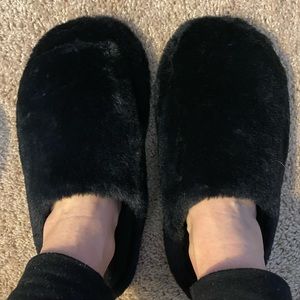 ABOUND Women’s Fuzzy Slippers Size 10, Black